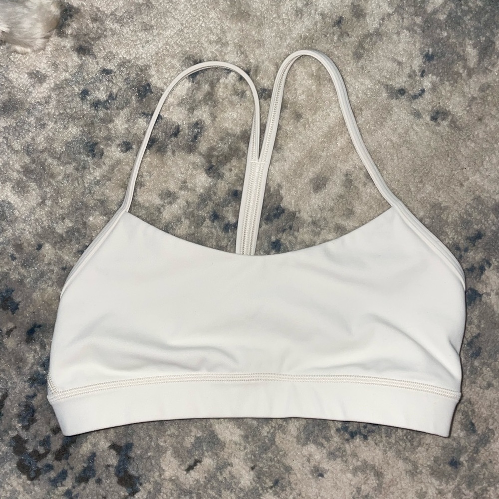 White lululemon sports bra